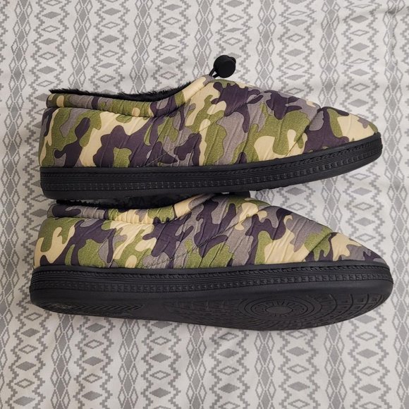 Men's Camouflage slippers. Size 11 - 12. - Picture 3 of 7